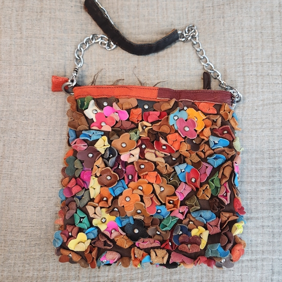 Vintage Leather Shoulder purse with riveted studded flower Hobo Hippie design - Picture 8 of 13